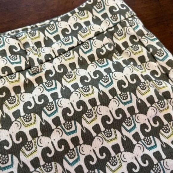 Banana Republic Shorts with elephants - Olive Green Size 4 - Picture 2 of 5